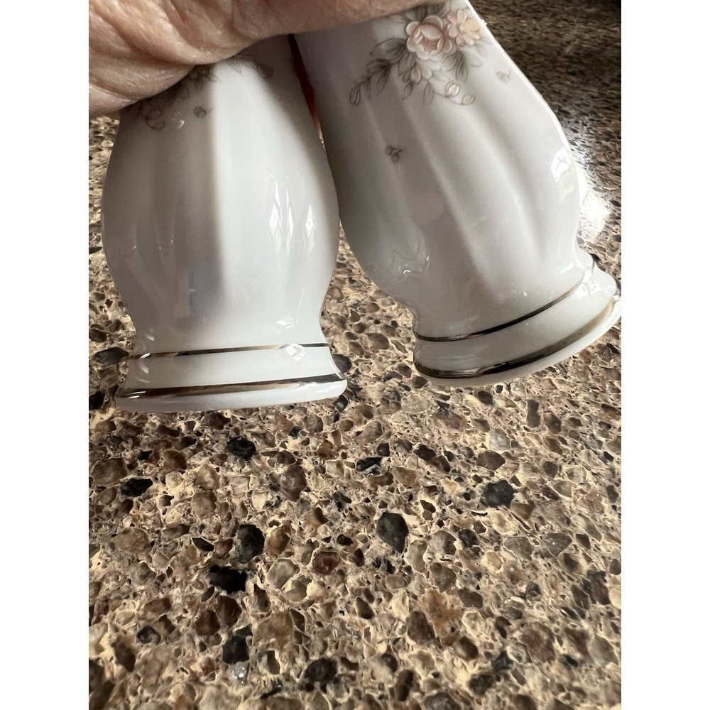 Noritake Greenbrier #4101 Salt & Pepper Shaker Set 3" Discontinued - Picture 4 of 5